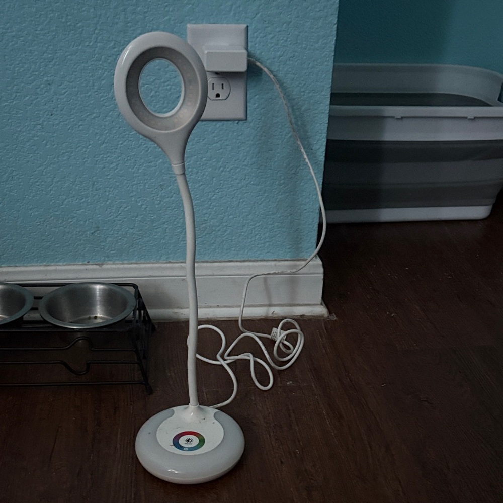 18" White LED Ring Light with Adjustable Stand